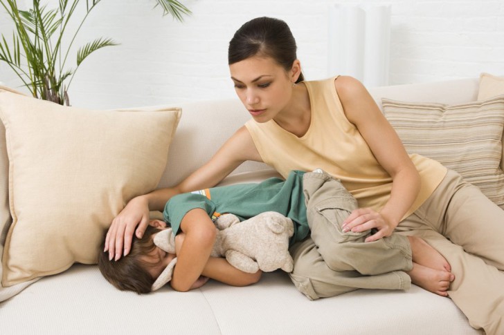 Почему у ребенка может болеть попа, и что делать, если малыш жалуется на неприятные ощущения?