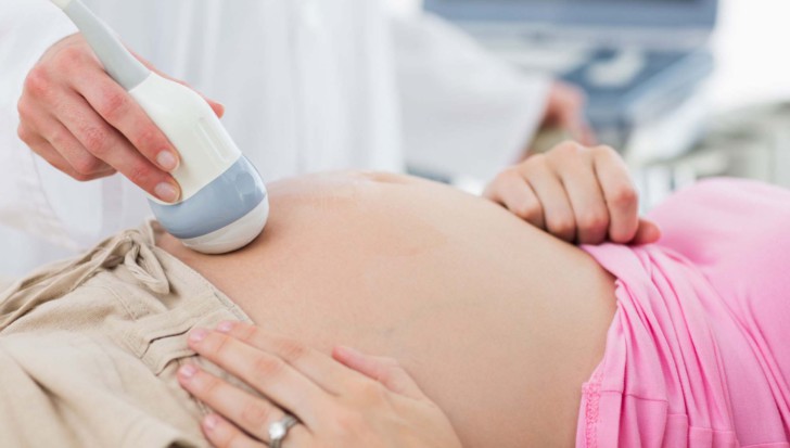 Причины выделений коричневого цвета при беременности на ранних и поздних сроках, обильных и скудных