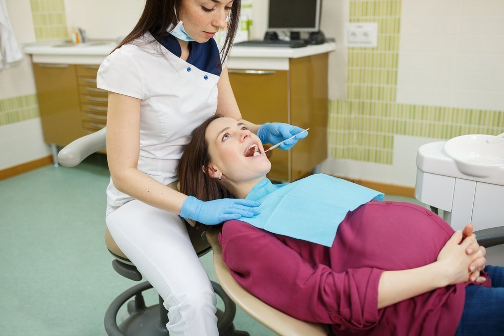 Лечение зубов во время 3 триместра беременности: возможно ли оно, что делать при зубной боли?