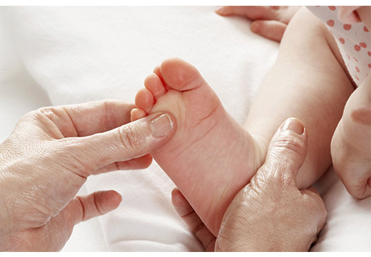 точечный массаж ноги ребенку