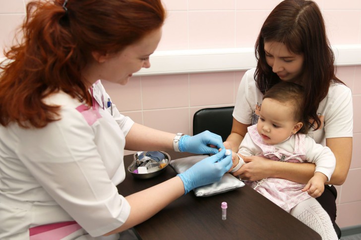 Подготовка ребенка к прививке АКДС: осмотр перед вакцинацией, прием Фенистила или Супрастина