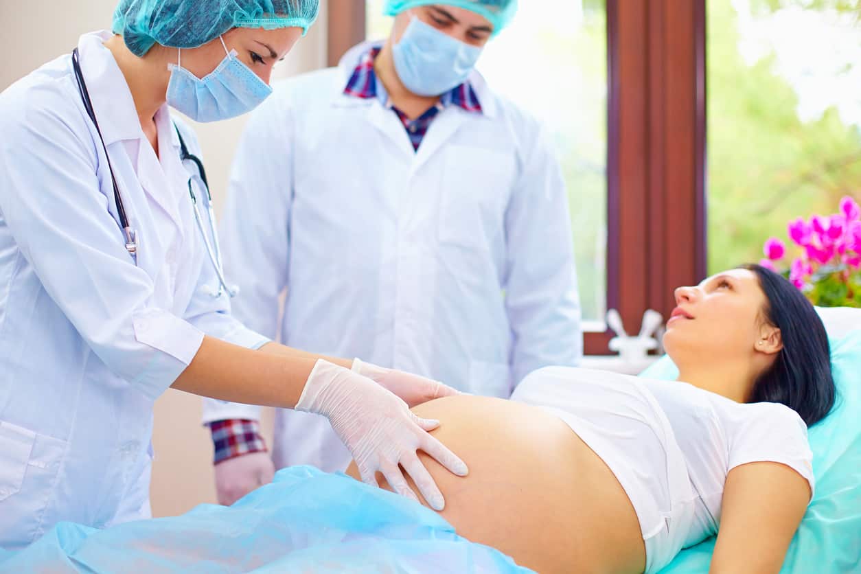 Можно ли делать в 4-й раз кесарево сечение, каково мнение врачей, как проходит беременность после трех операций?