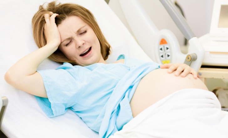 Для чего после родов или кесарева сечения назначают уколы или капельницу с Окситоцином?