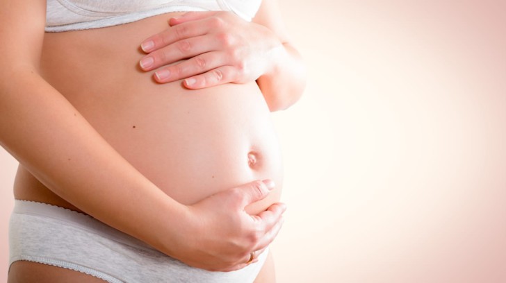 Лазерная эпиляция и беременность: можно ли делать процедуру на ранних сроках?