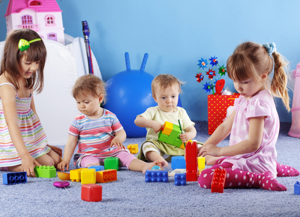 Развивающие и другие игры для мальчиков и девочек 2-3 лет, изготовление поделок детьми своими руками