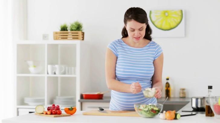 Питание беременной женщины перед родами: какой должна быть диета, что можно и нельзя есть?